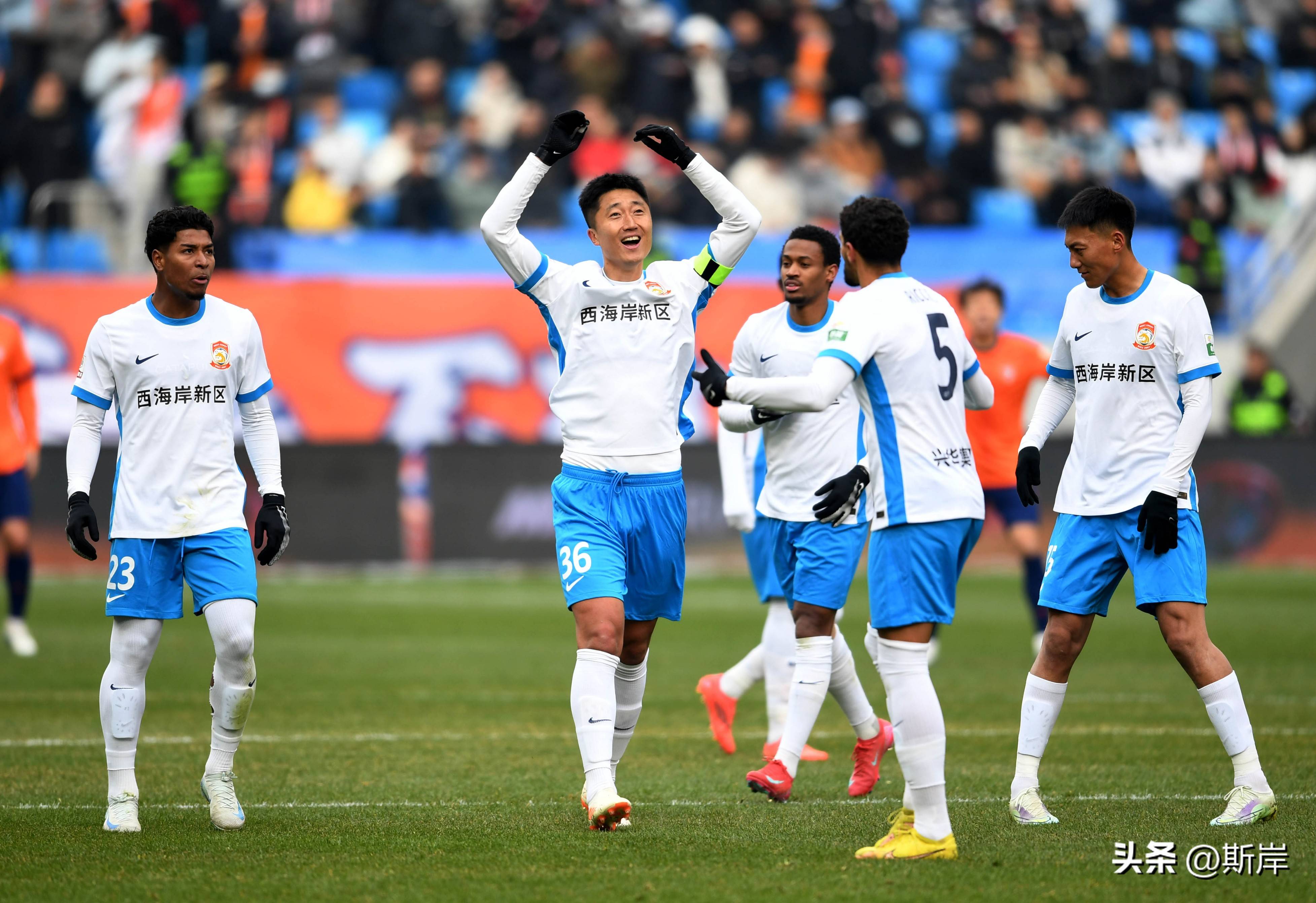 包含中超球员转会市场热度攀升，多项交易进行中的词条