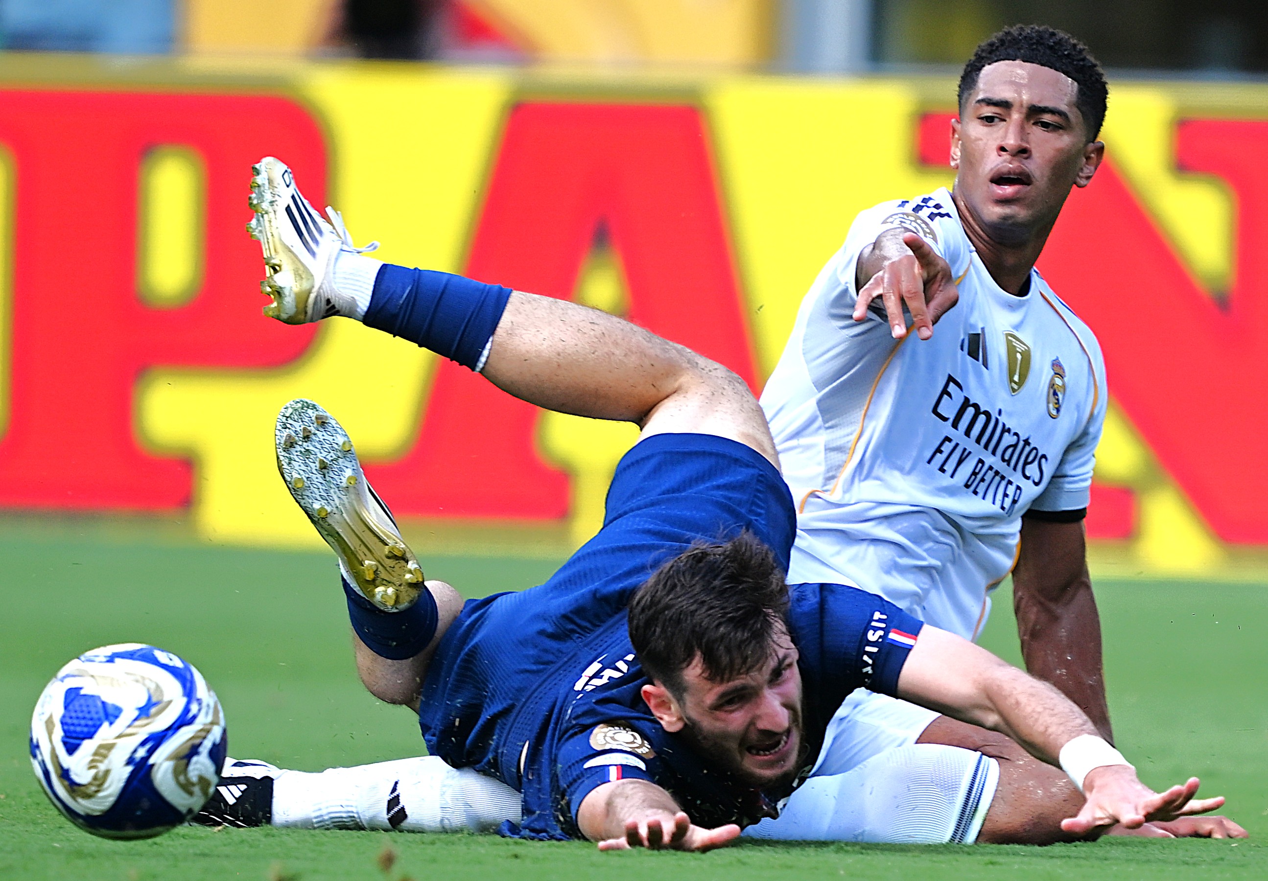 巴黎圣日耳曼球员因伤缺席关键比赛，困扰球队的简单介绍