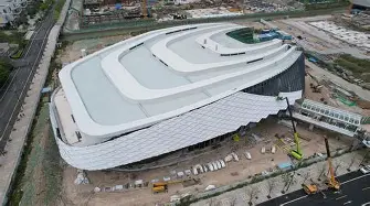 九州娱乐-一匹马陷进泥潭叫来马群