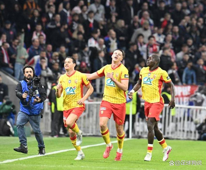 足球赛场惊现黑马球队,逆袭之路令人瞩目(足协杯黑马) 足球赛场惊现黑马球队,逆袭之路令人瞩目(足协杯黑马)