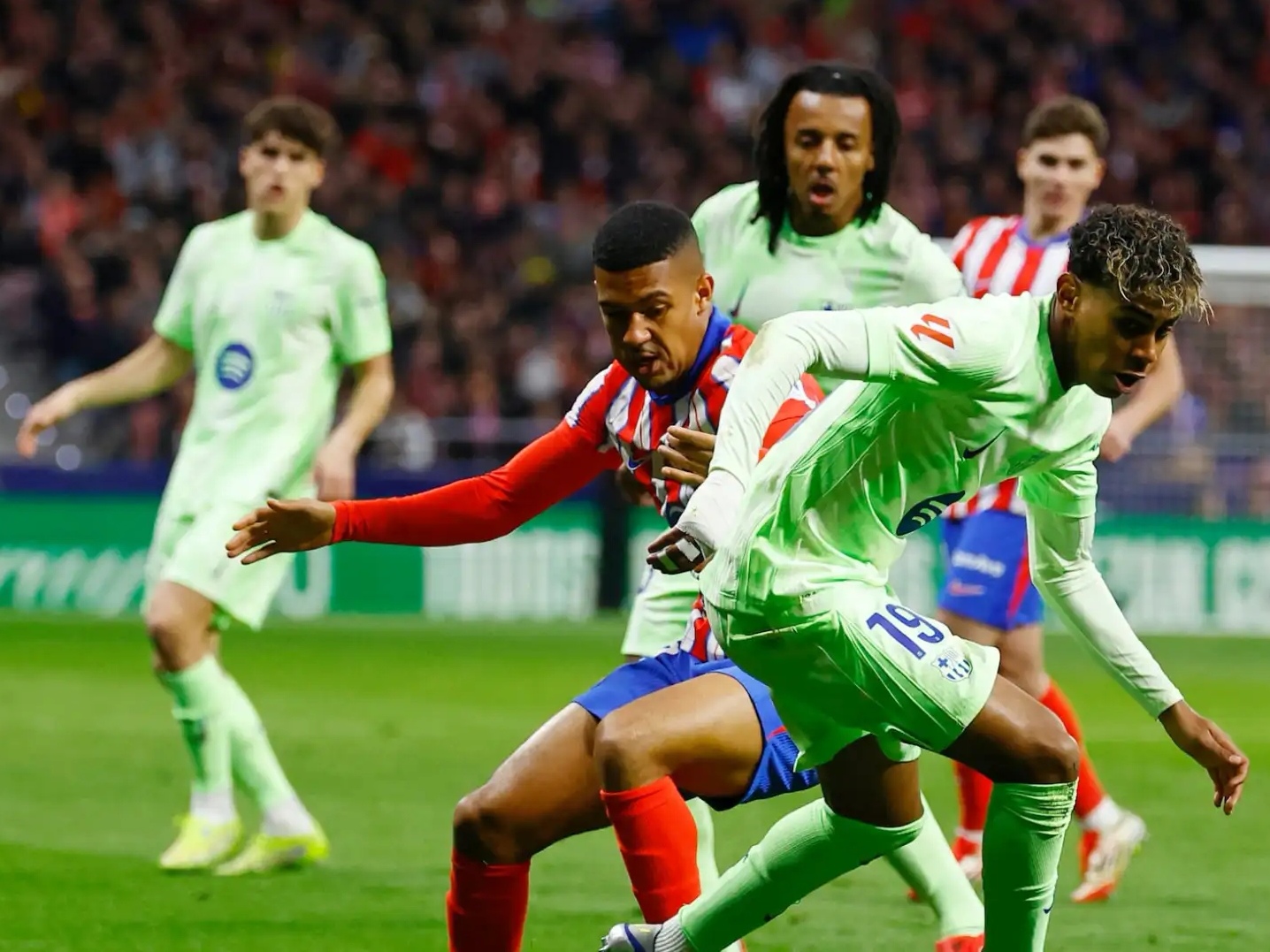 足球赛场惊现黑马球队,逆袭之路令人瞩目(足协杯黑马) 足球赛场惊现黑马球队,逆袭之路令人瞩目(足协杯黑马)