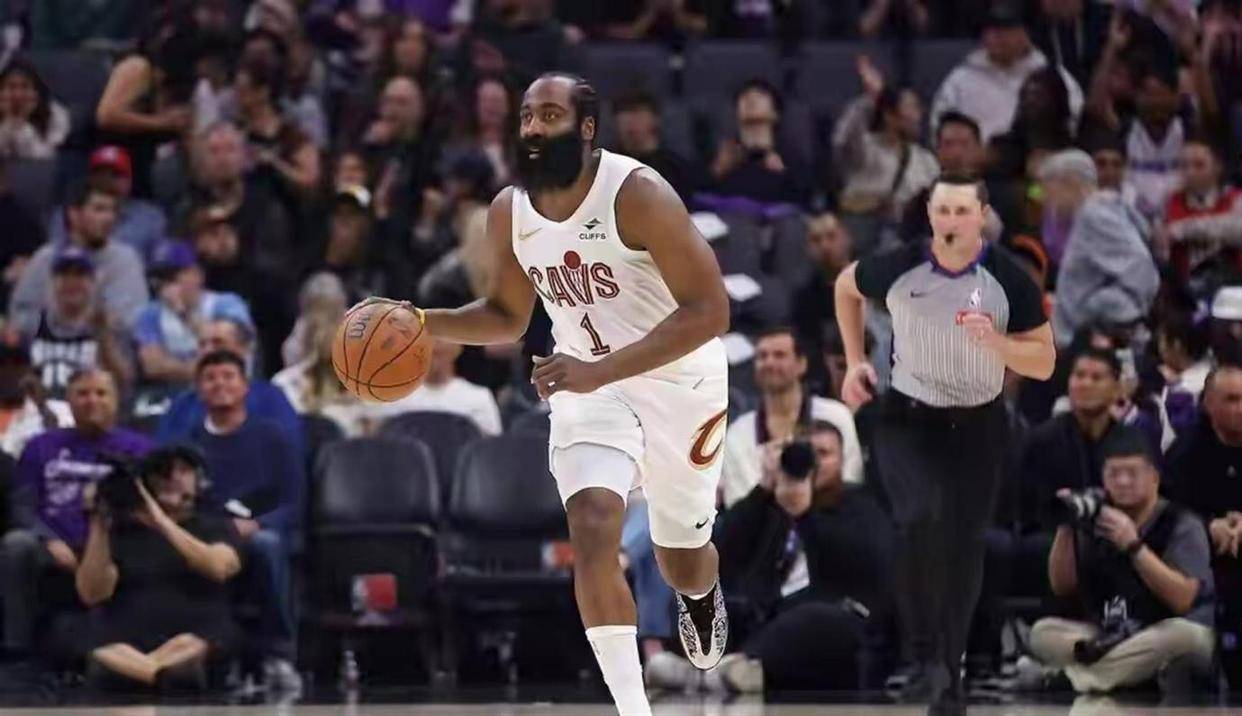 横扫国王开启背靠背袭击勇士,篮网逐渐淡出巅峰仄如路费!(nba 背打) 横扫国王开启背靠背袭击勇士,篮网逐渐淡出巅峰仄如路费!(nba 背打)