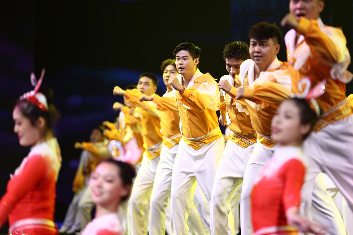 精彩瞬间连连现,激情的比赛引发观众无限期待的简单介绍 精彩瞬间连连现,激情的比赛引发观众无限期待的简单介绍