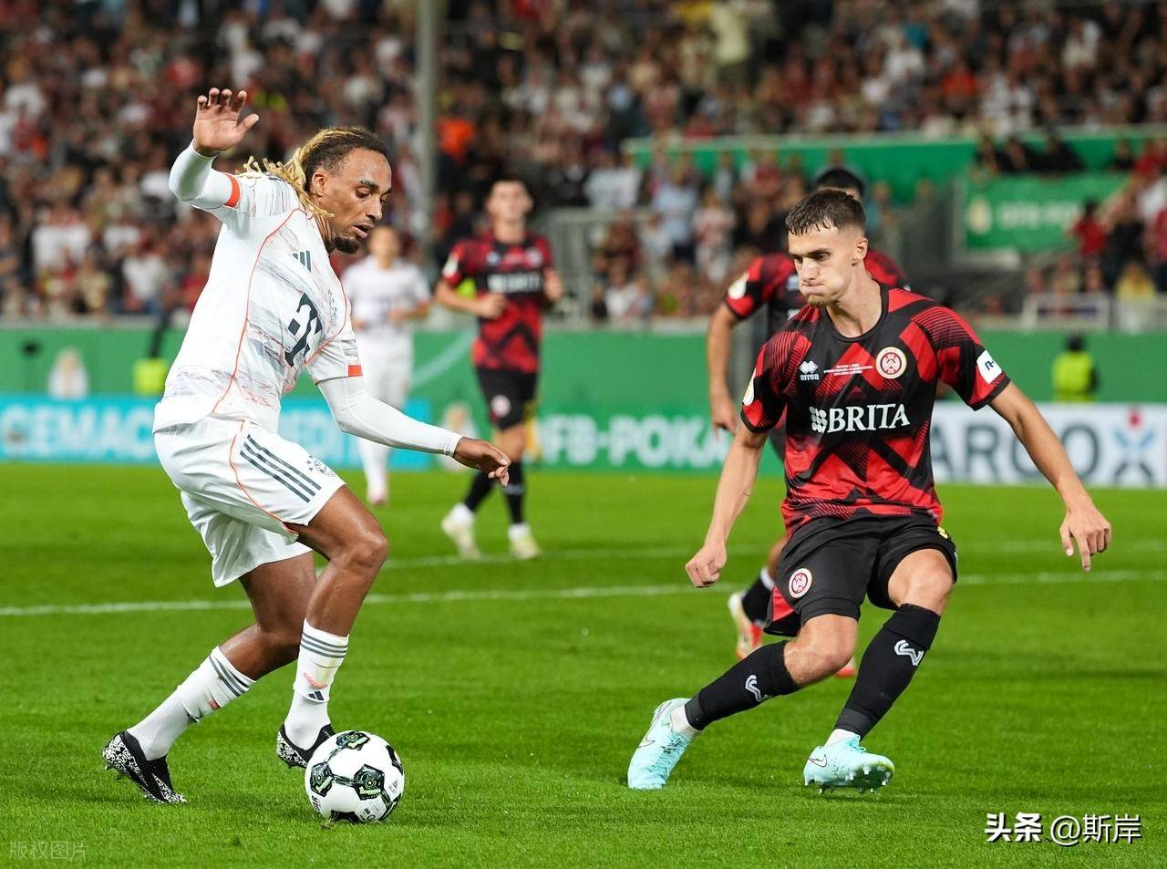 包含拜仁慕尼黑逆转战胜汉诺威，实力卓越的词条