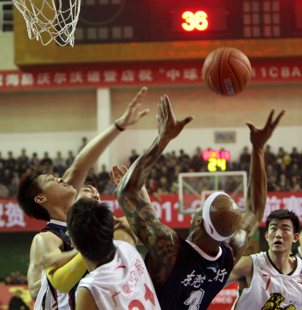 包含华盛顿对米尔华基W联合建筑队获得一场重要胜利的词条